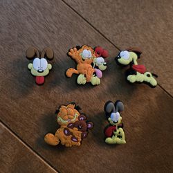 Lot Of 5 Garfield And Odie Shoe Charms 