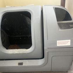 Self-Cleaning Litter Box