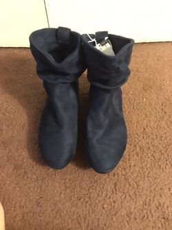 Never used boots. Size 7 Women. Perfect for Fall/Winter