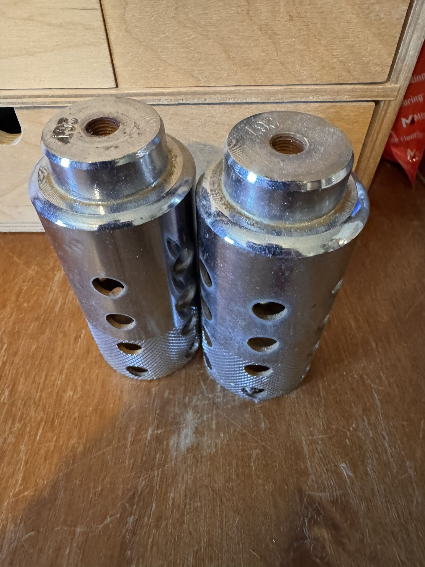 Misc Items / Hats - Beanies - Sunhat-doorknocker-pegs