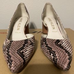 Anne Klein Women’s Snake Skin Leather Shoes Round 2” Heel Size 9M