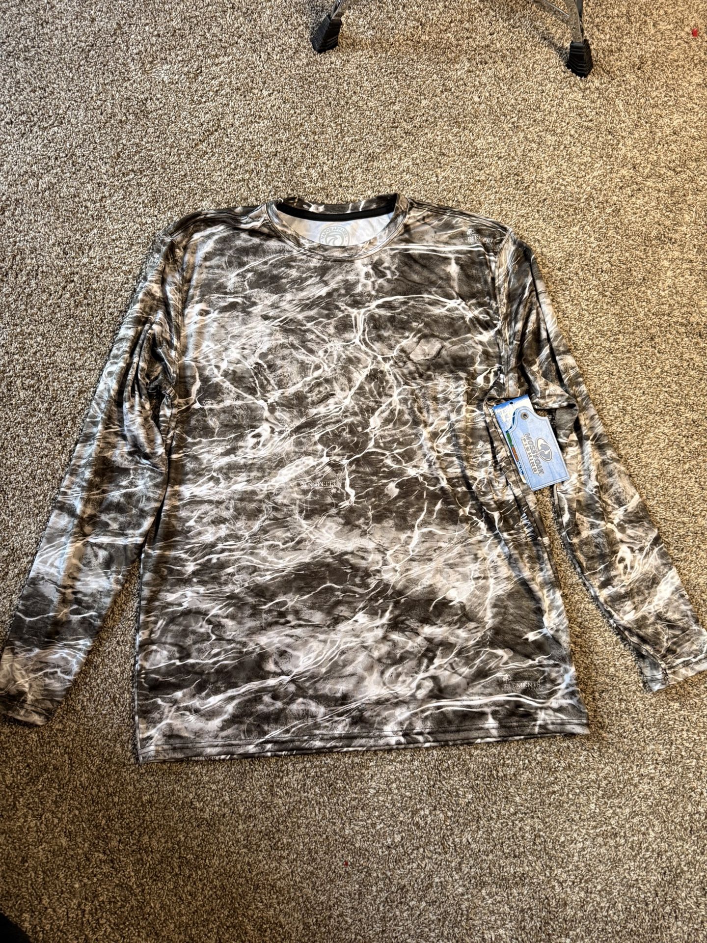 Men’s Mossy oak Size: Large