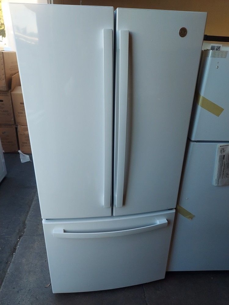 GE 33" Counter-Depth French Door Refrigerator (White)