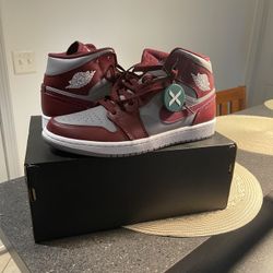 Jordan 1 Mid Cherrywood Red
