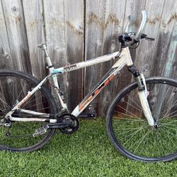 Fuji Nevada 4.0 Mountain Bike For Parts Or Repair