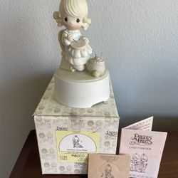 Vintage 1981 Precious Moments Figurine "Mother Sew Dear" Music Box With Box 