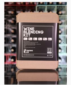 PERSONALIZED WINE KIT