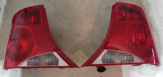 2003 Ford Focus, Tail Lights.
