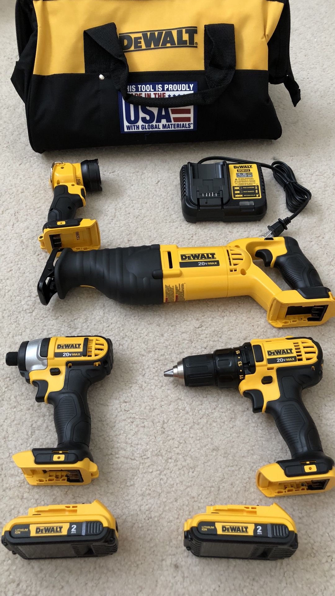DeWalt 20-Volt MAX Lithium-Ion Cordless Combo Kit (4-Tool) with (2) Batteries, Charger and Contractor Bag