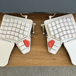Moonlander Keyboard By ZSA 