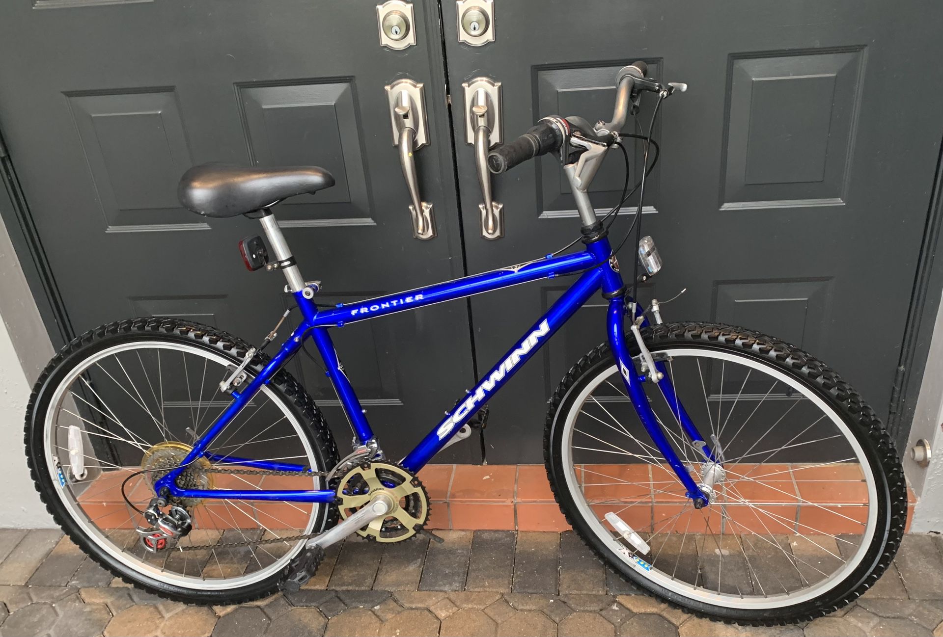 SCHWINN FRONTIER 17" Mountain Bike 26” Beautiful Blue Metallic 