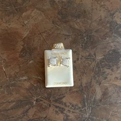 10K Gold/ 1.5 CT Diamonds Man’s Earrings.