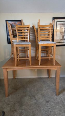 Extendable Kitchen table and 6 chairs