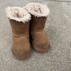 Girl Uggs 
