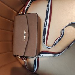 CROSSBODY- TOMMY HILFIGER  PURSE 