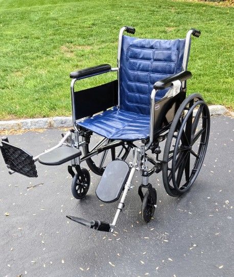 REDUCED *Invacare Tracer EX2 Wheelchair Permanent Arms & Elevating Rests  (18 Inc-Seat)