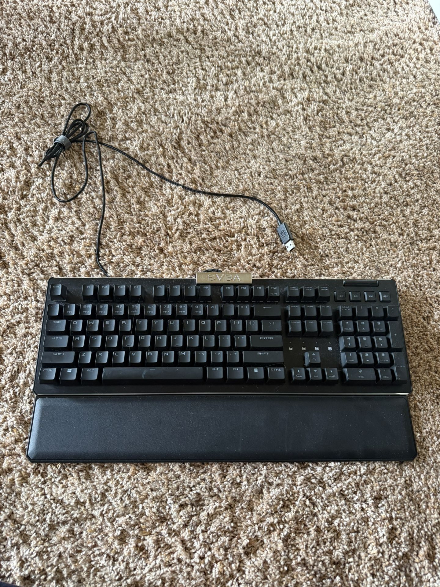Magnetic Detachable Wrist Rest Light up Gaming Keyboard Evga