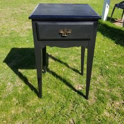 Wooden accent table 