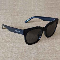 NEW Nectar Bloom black frame black lens retro vintage cat-eye style polarized sunglasses
