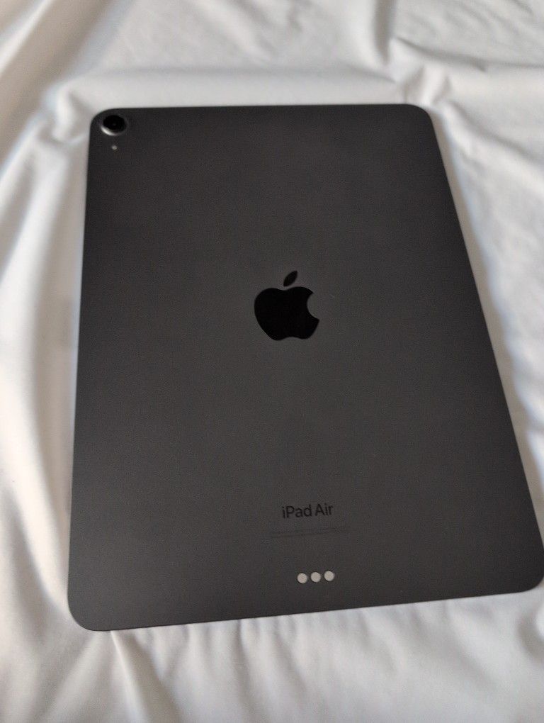 iPad Air 5 Gen  256 GB Read Description 