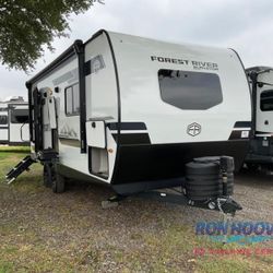 USED 2025 FOREST RIVER SURVEYOR 202RBLE 