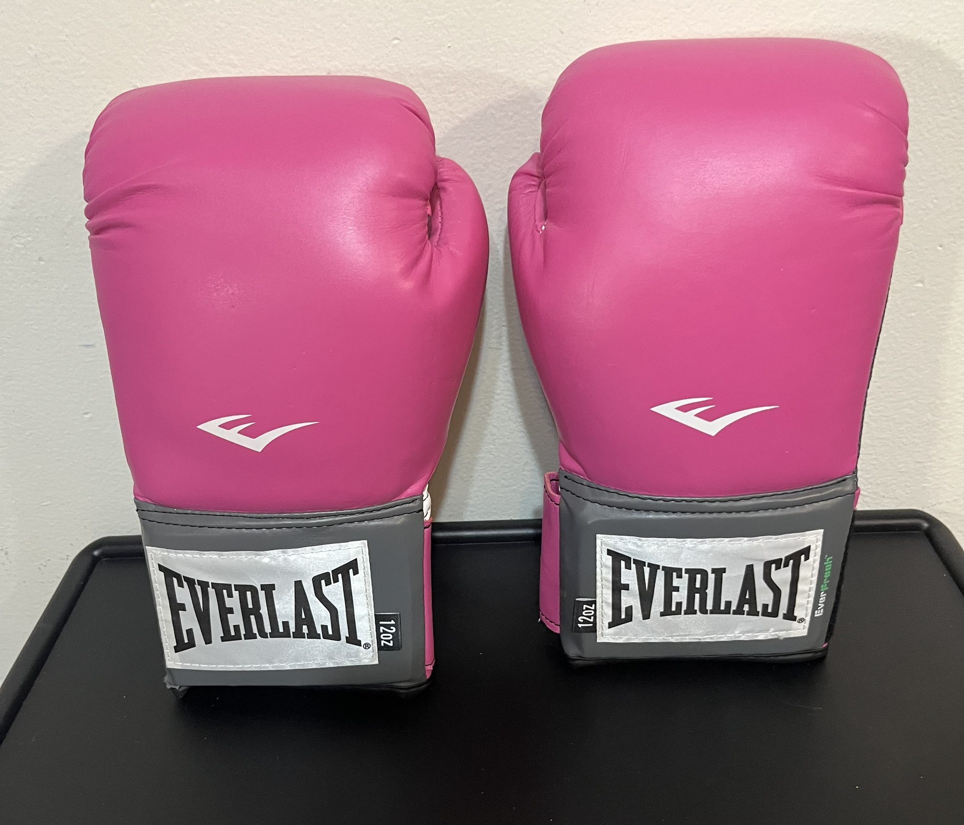 Everlast 12 Oz. Pink Pro Style Boxing Gloves Like New