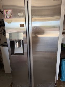 Samsung Stainless Steel Side-by-Side Refrigerator – Water & Ice
