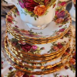 Royal Albert Old Country Rose Dinnerware Set  Made In England! 