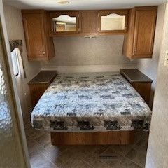 08 Pioneer Travel Trailer 30ft