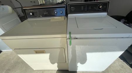 Older Washer and dryer set