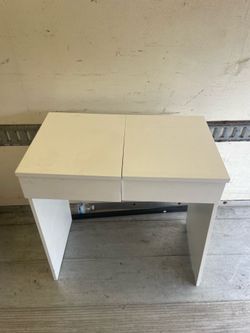 White Desk *good condition*
