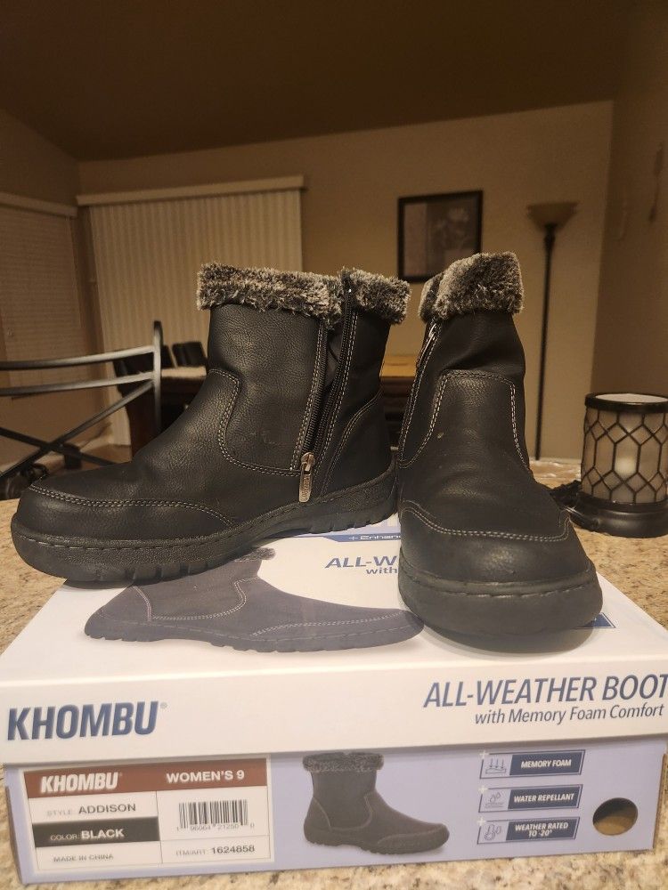 Women's Snow Boots (Size 9)