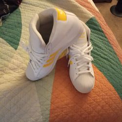 New Mens Sz 10.5 adidas Shoes Pickup Only!!