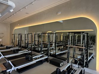 Superior Clarity Mirrors for High-Energy Studios