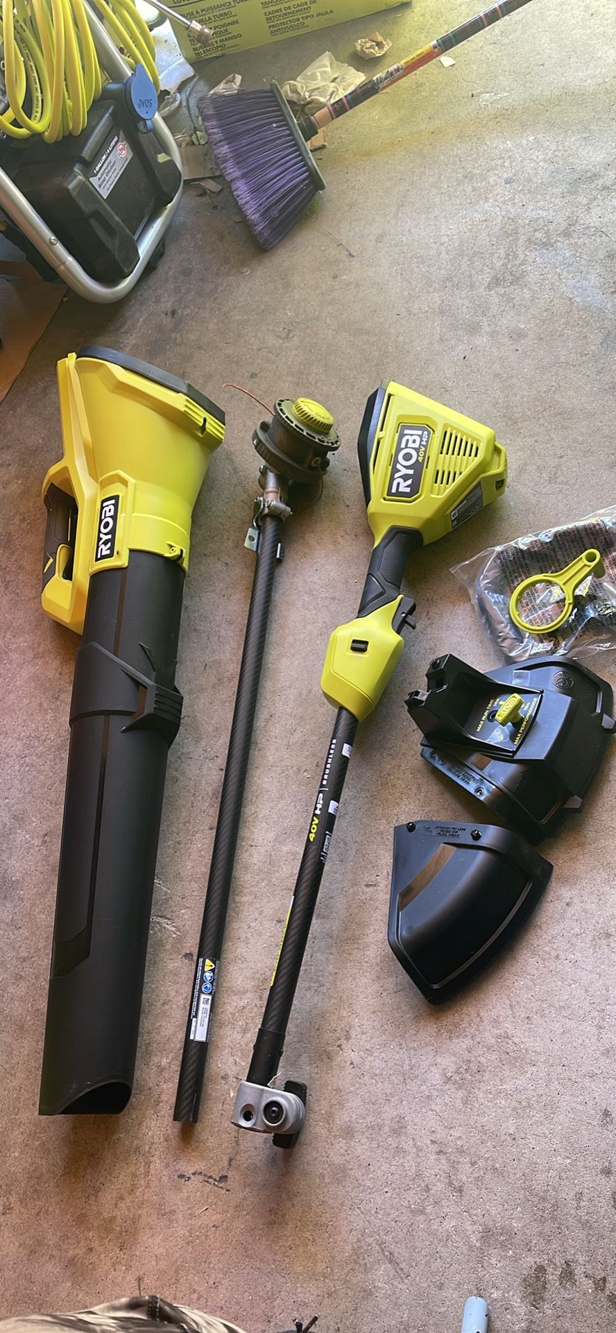 Ryobi 40 V Set Blower/ Weed Eater