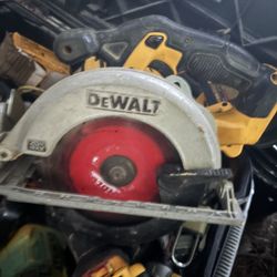 Dewalt Battery Saw
