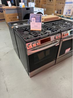 LG 5.8 Cubic Feet Gas Range 5 Burners Brand New, 1 Year Manufacturers Warranty
