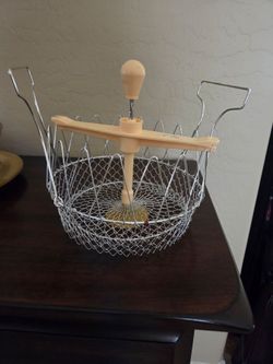 French Salad Spinner, new, boxed, giftable, stores flat$5