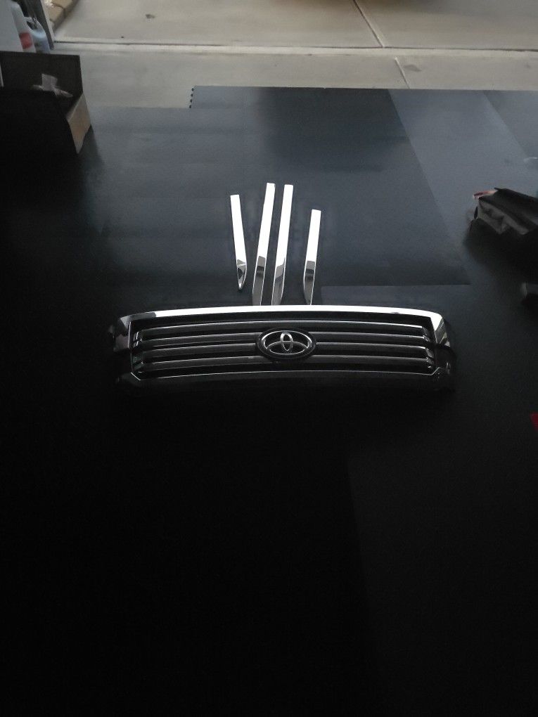 2020 Sequoia Platinum Chrome Grill