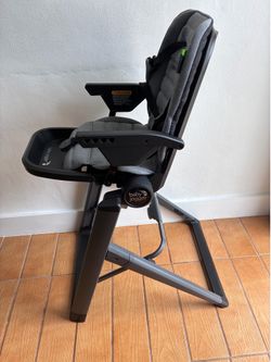 Baby high chair - almost new