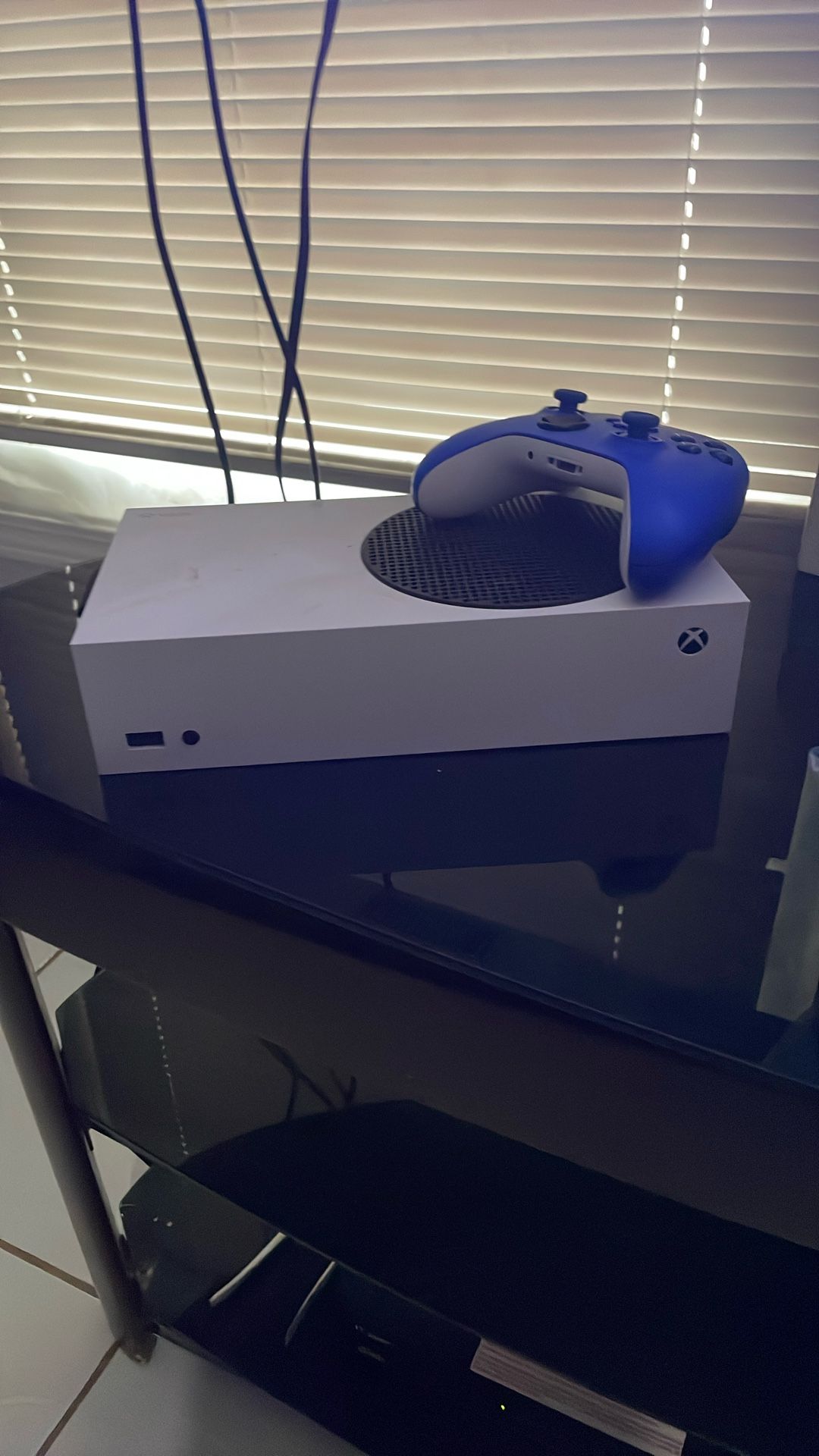 Selling xbox it’s perfectly fine comes with cords, xbox, and a blue controller