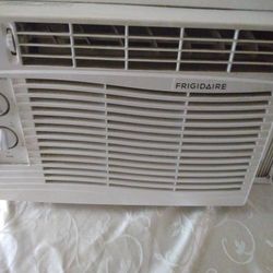  Frigidaire Window AC