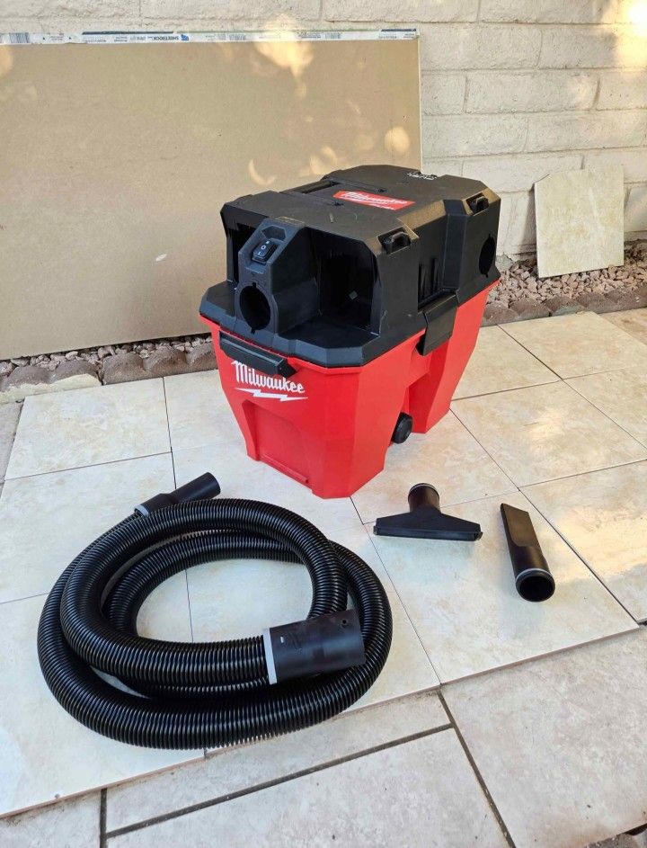 Milwaukee FUEL 18V Wet Dry Vaccum 9 Gal (Tool-Only)