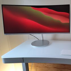 Samsung 34" Ultra Wide Curved Monitor QLED
