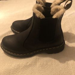 Dr Martens Fur Lined Chelsea Boots Size 9