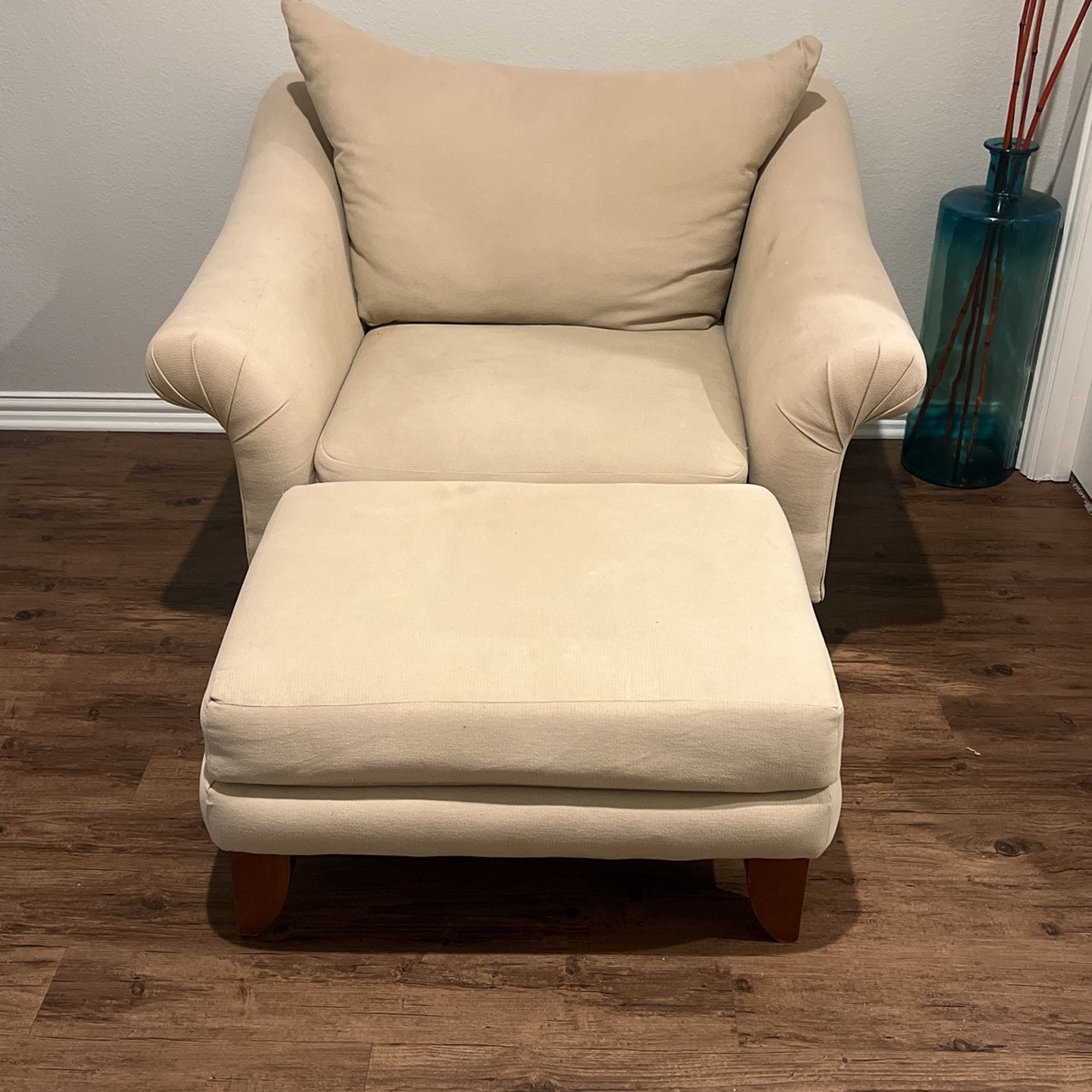 Haverty’s Chair And ottoman