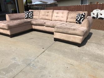 Gorgeous Macy’s tufted sectional w washable covers