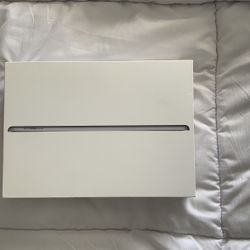 Ipad 6th Generation 32 GB Silver