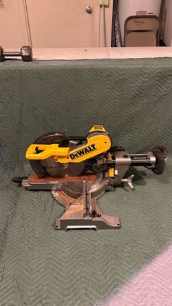 Dewalt 12 Inch double bevel sliding miter saw