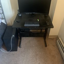 AMD Ryzen Computer With Display And Accessories 